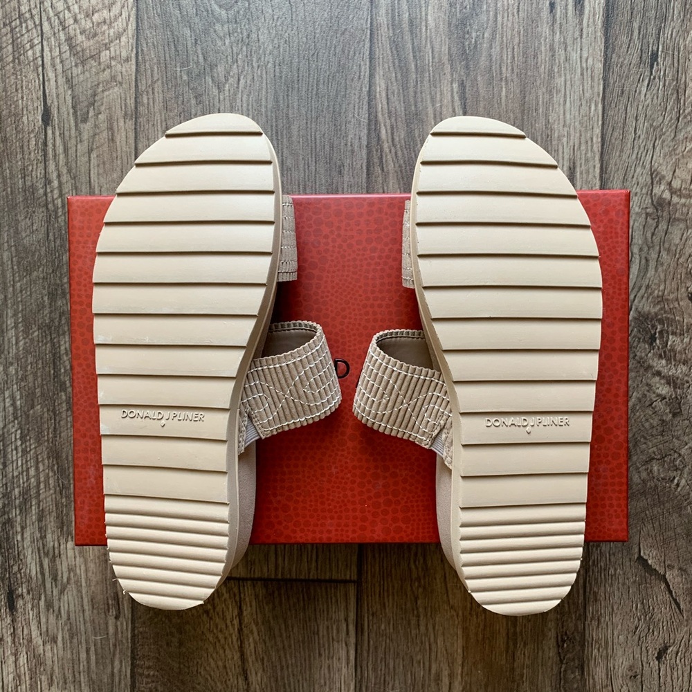 🆕 DONALD J PLINER | Women Cait Slide Sandals - Picture 3 of 3
